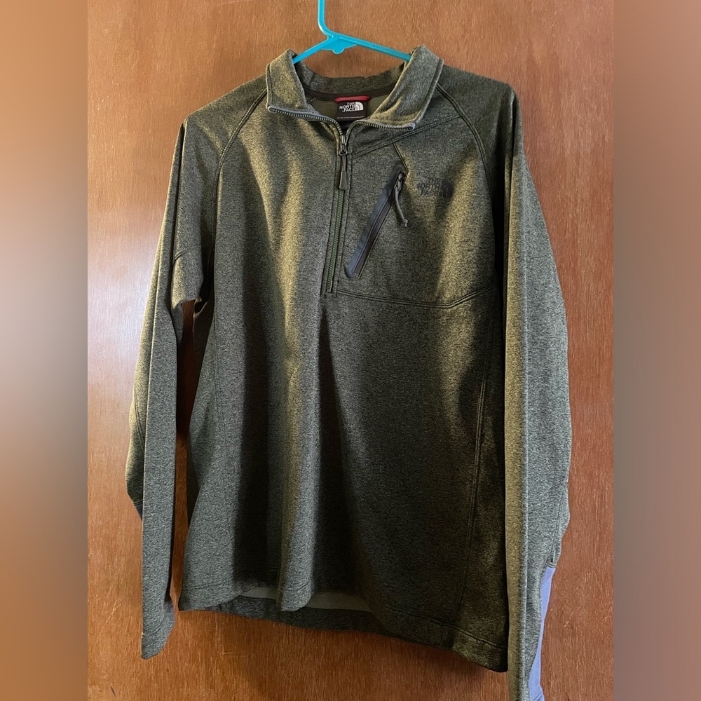 Men’s The North Face half zip pullover.